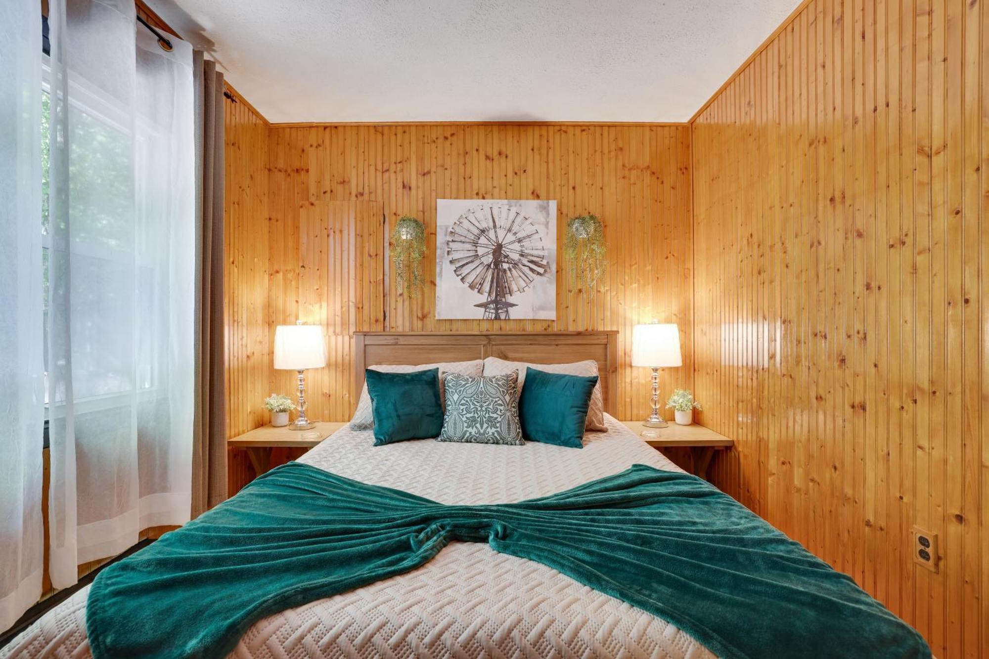 Chalet Renovated Near Casino, Camelback , Kalahari 4Bdrms Firepit Hot Tub Game Room Tobyhanna Εξωτερικό φωτογραφία
