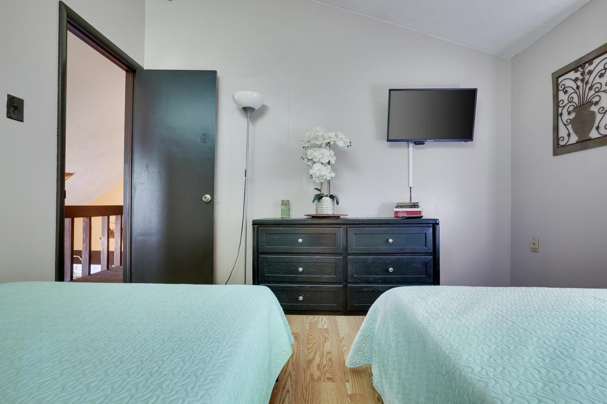 Chalet Renovated Near Casino, Camelback , Kalahari 4Bdrms Firepit Hot Tub Game Room Tobyhanna Εξωτερικό φωτογραφία