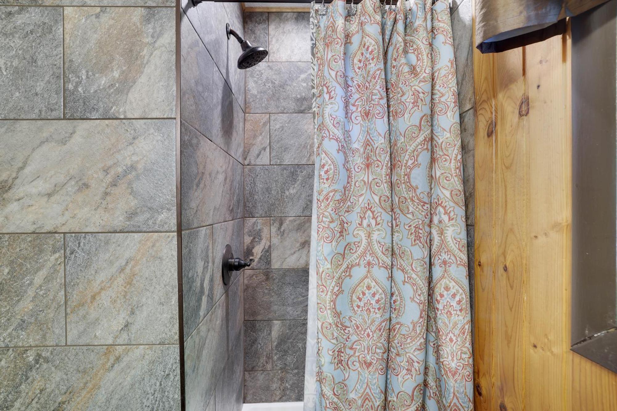 Chalet Renovated Near Casino, Camelback , Kalahari 4Bdrms Firepit Hot Tub Game Room Tobyhanna Εξωτερικό φωτογραφία