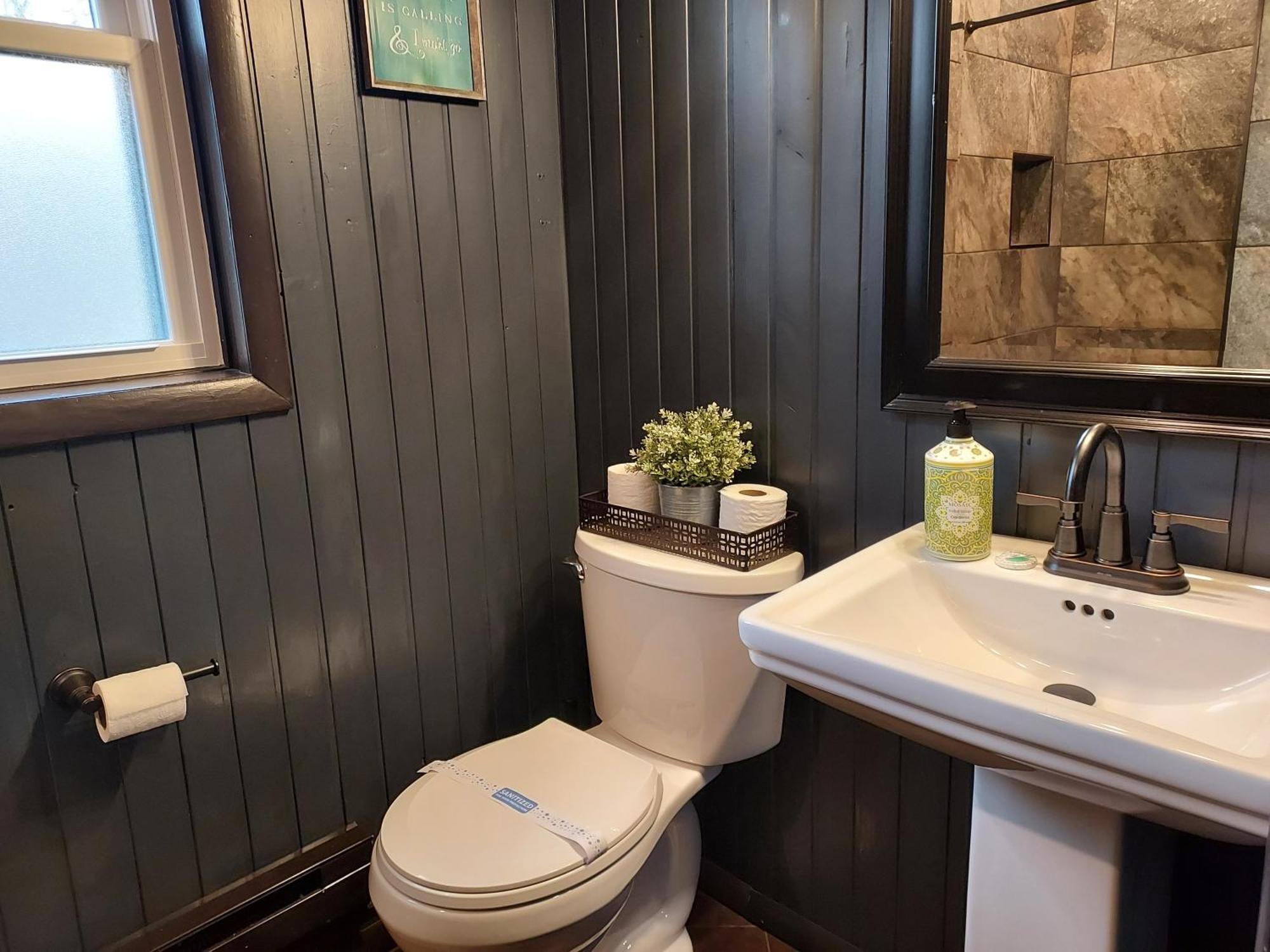 Chalet Renovated Near Casino, Camelback , Kalahari 4Bdrms Firepit Hot Tub Game Room Tobyhanna Εξωτερικό φωτογραφία